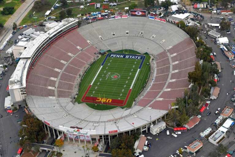 Experience the excitement of Pasadena at our place, just minutes away from the iconic Rose Bowl Stadium. Perfect for sports fans and concert-goers alike! Experience the excitement of Pasadena at our place, just minutes away from the iconic Rose Bowl Stadium. Perfect for sports fans and concert-goers alike!